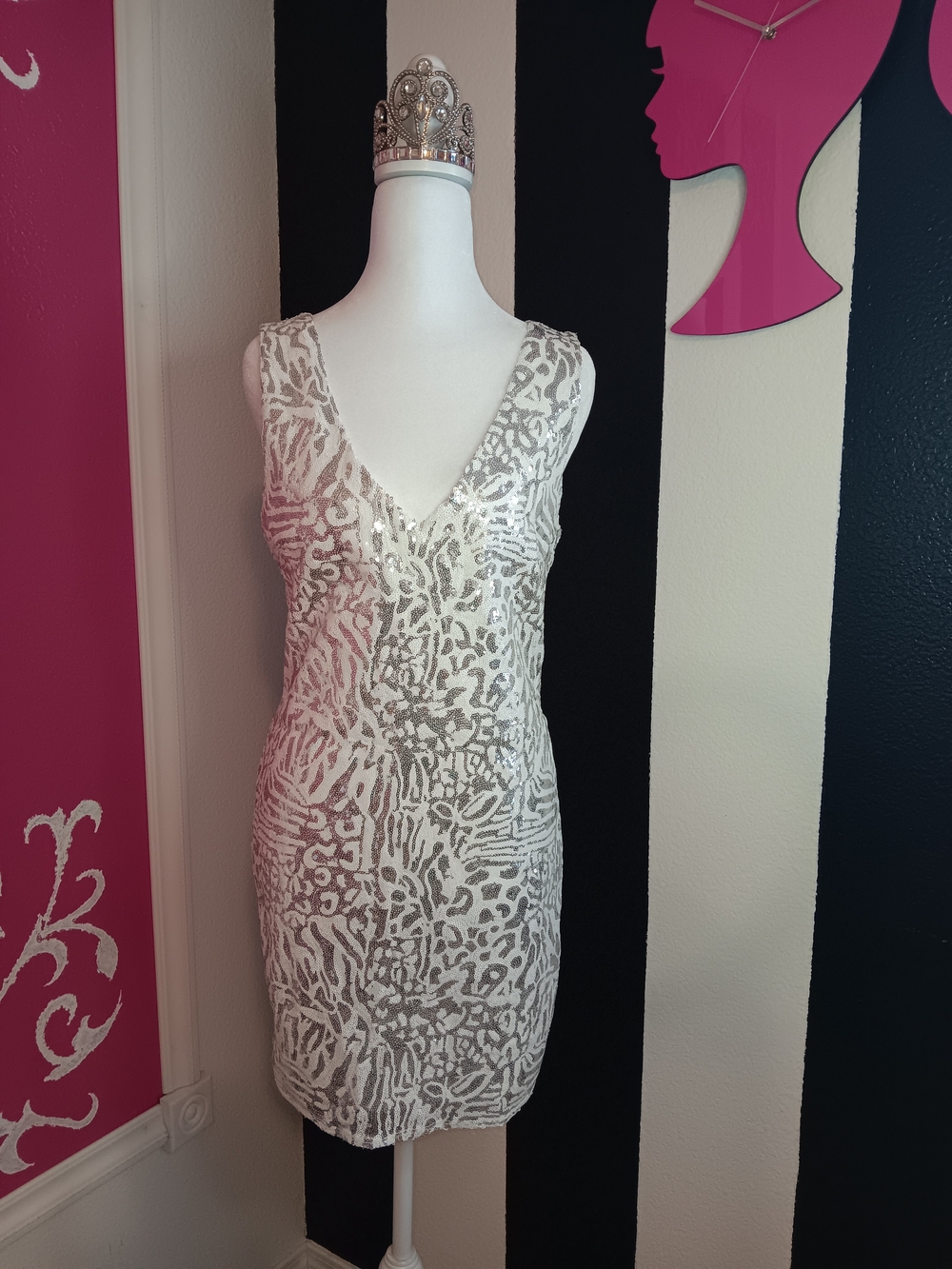 Forever 21 White & Silver Sequin V-Neck Mini Dress